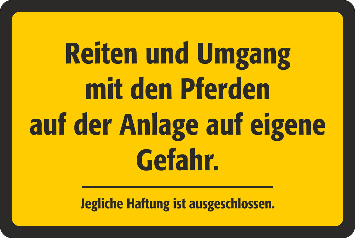 Hinweisschild »Reiten und Umgang mit den Pferden auf der Anlage auf eigene Gefahr.«